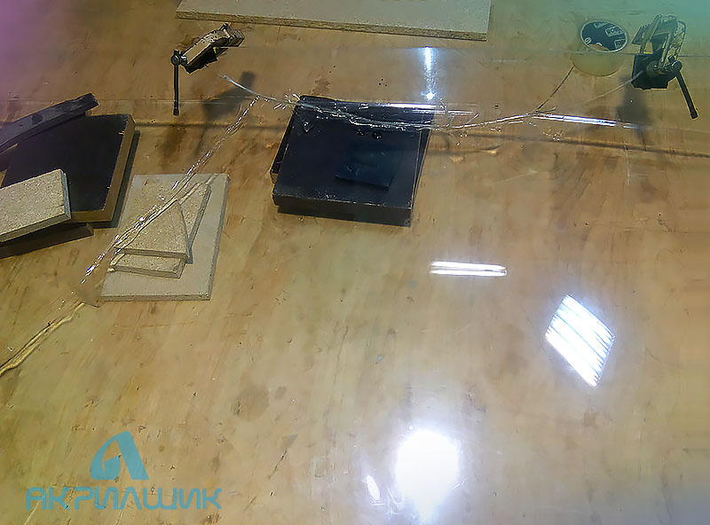 Склейка разбитого стекла для изготовления лекала
