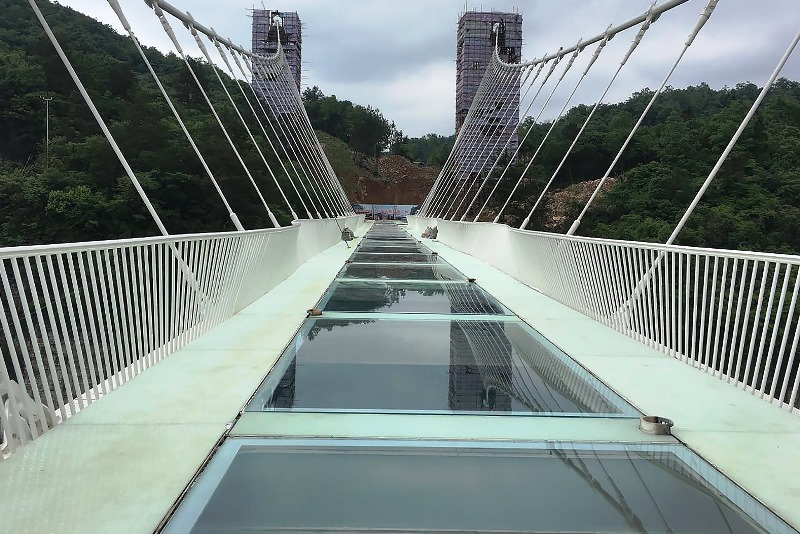 Самый длинный прозрачный мост в мире