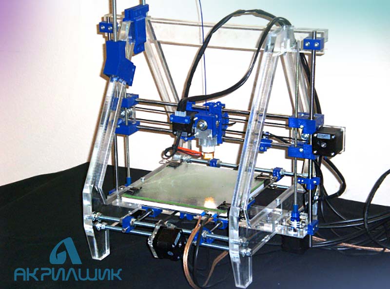3D принтер с деталями из оргстекла 